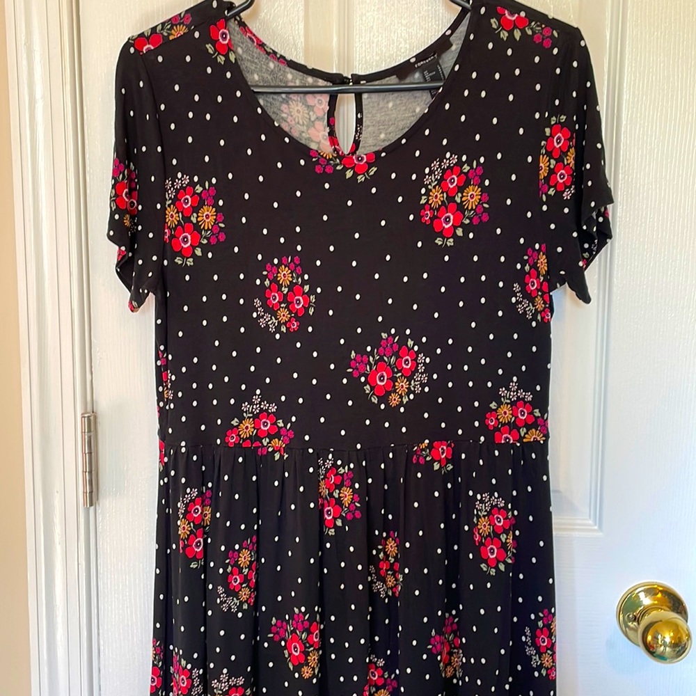 Forever21 Size Large black floral fit and flare dress, EUC